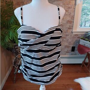 Catalina women's size 16-18 bathing suit top no underwear